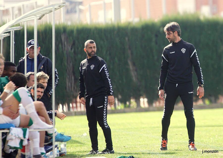 Sergio Pelegrín dirige un partido al Elche Ilicitano en la temporada 19-20 / J.Monzón - Elche C.F. Base